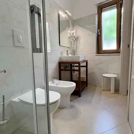 לינה וארוחת בוקר Residenza Montegrappa Garden פסקיצ'י